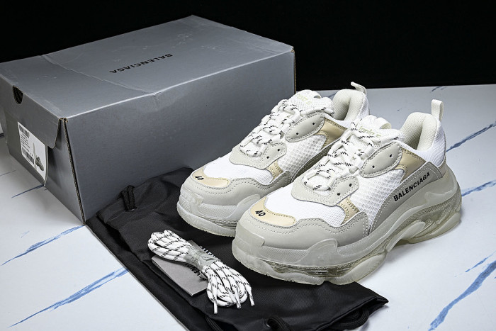 W2FB1-9000 TRIPLE S RETRO CASUAL RUNNING SHOES WHITE/WHITE/WHITE