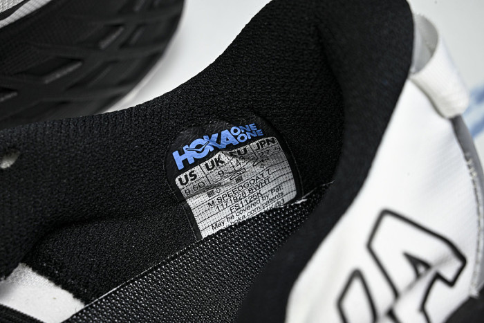 1171928-BWHT ONE ONE SPEEDGOAT 7 BLACK/WHITE
