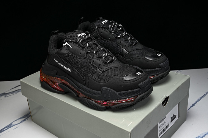 W2FR1-1053 TRIPLE S RETRO CASUAL RUNNING SHOES BLACK/RED/BLACK