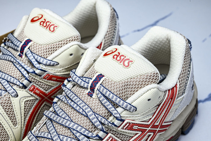 1203B133-200 GEL-KAHANA 8 LOW-TOP RUNNING SHOES BEIGE/RED/BLUE
