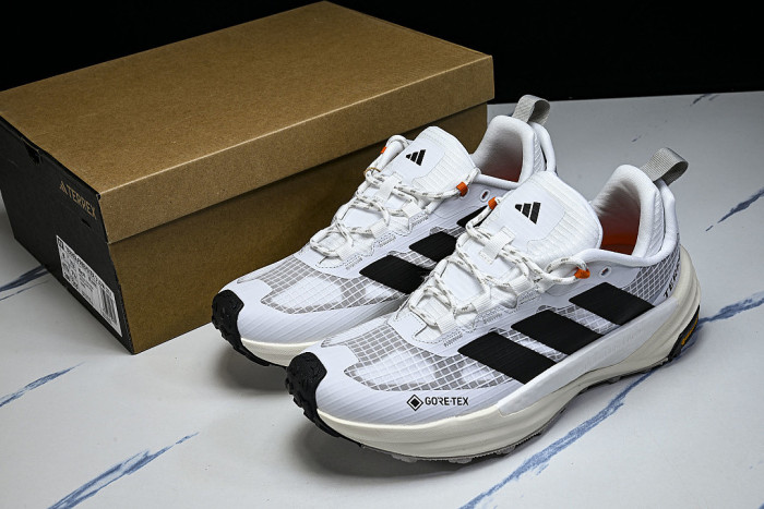 KI8279 FREEHIKER 3 LOW GTX LOW-TOP RUNNING SHOES WHITE/BLACK/GREY