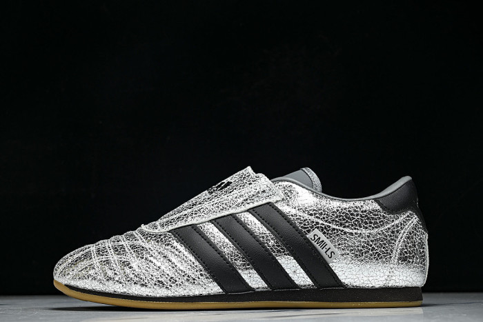 JH9664 TAEKWONDO SILVER METALLIC/CORE BLACK/GUM