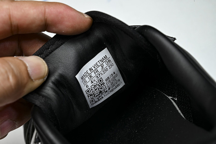 JQ4775 TAEKWONDO CORE BLACK/CLOUD WHITE/GUM