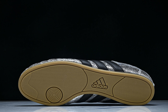 JH9664 TAEKWONDO SILVER METALLIC/CORE BLACK/GUM