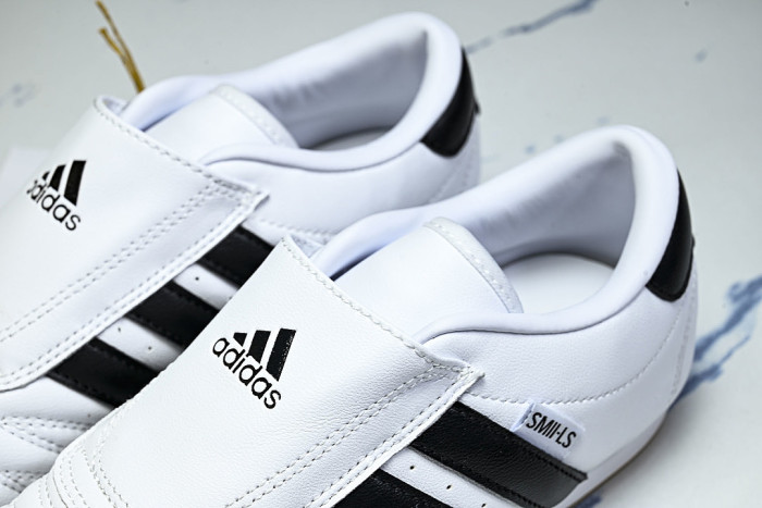 JQ4774 TAEKWONDO CLOUD WHITE/CORE BLACK/GUM