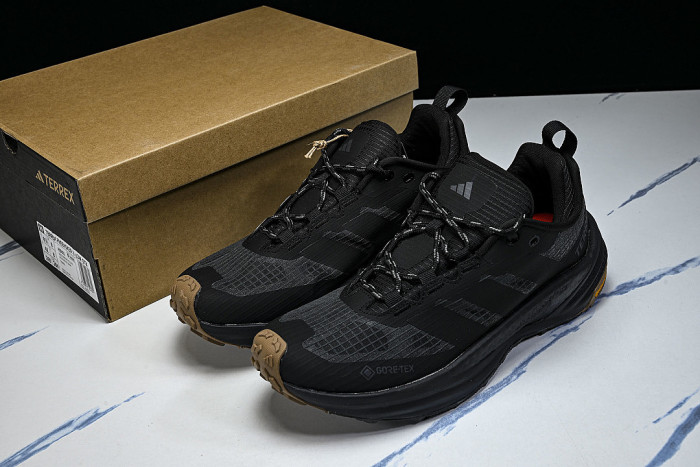 HQ9301 FREEHIKER 3 LOW GTX LOW-TOP RUNNING SHOES BLACK/BLACK/BLACK