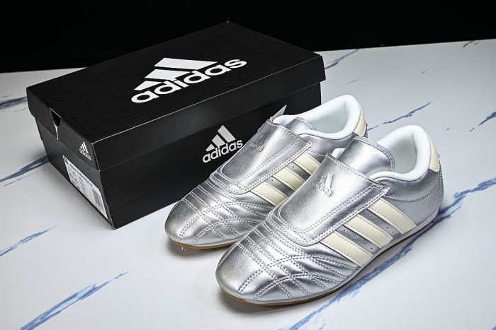 JS4023 TAEKWONDO SILVER METALLIC/OFF WHITE/GUM