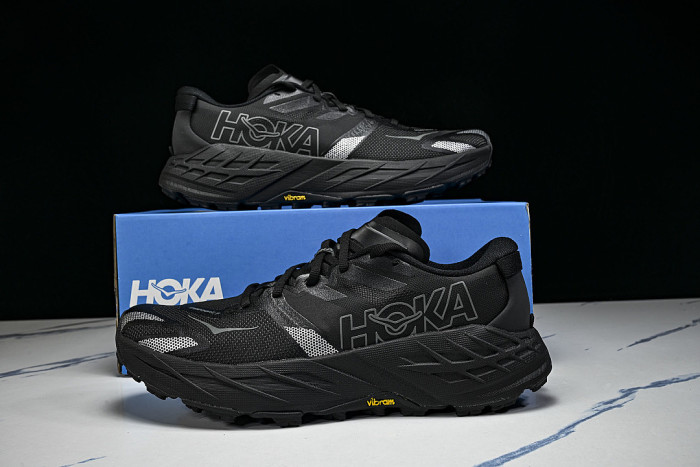 1171928-BCKT ONE ONE SPEEDGOAT 7 OUTDOOR SPORTS CASUAL RUNNING SHOES BLACK/BLACK/BLACK