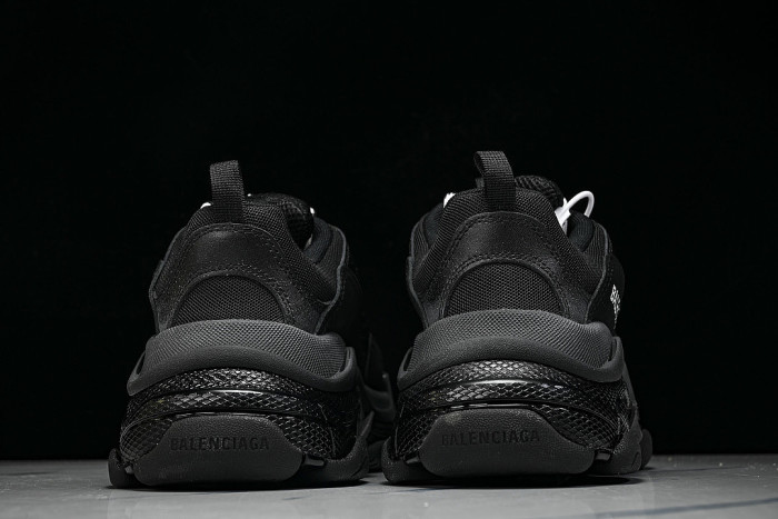 W2FB1-1000 TRIPLE S RETRO CASUAL RUNNING SHOES BLACK/GREY/BLACK
