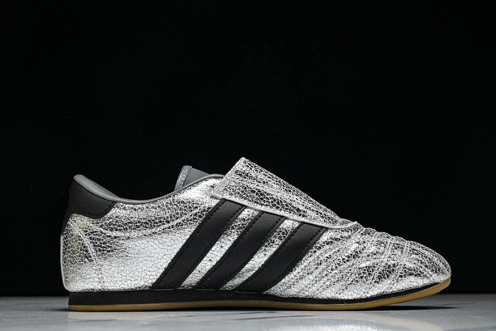 JH9664 TAEKWONDO SILVER METALLIC/CORE BLACK/GUM
