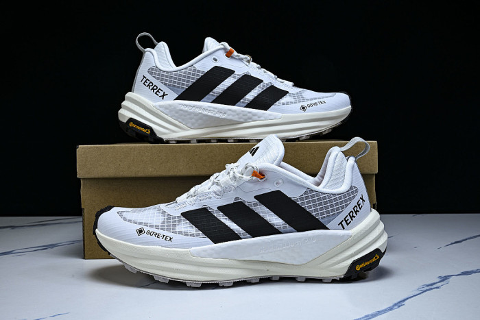KI8279 FREEHIKER 3 LOW GTX LOW-TOP RUNNING SHOES WHITE/BLACK/GREY