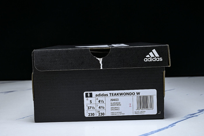 JS4023 TAEKWONDO SILVER METALLIC/OFF WHITE/GUM