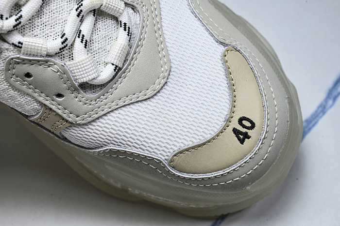W2FB1-9000 TRIPLE S RETRO CASUAL RUNNING SHOES WHITE/WHITE/WHITE