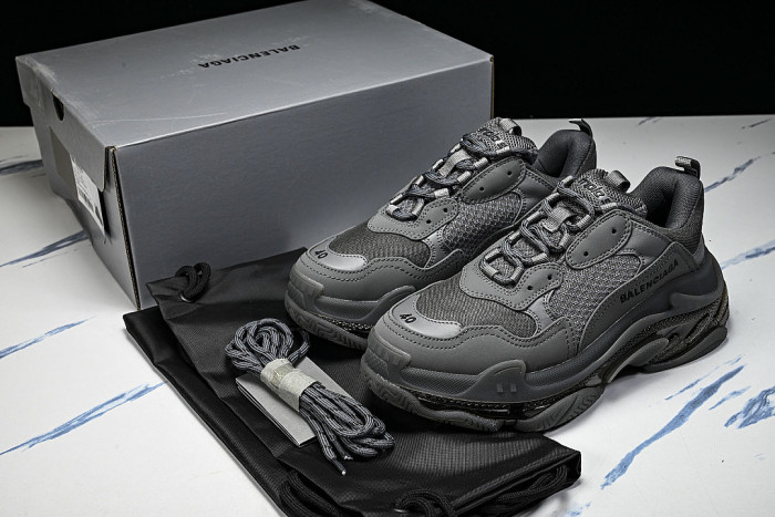 W2GA1-1801 TRIPLE S RETRO CASUAL RUNNING SHOES GREY/GREY/GREY