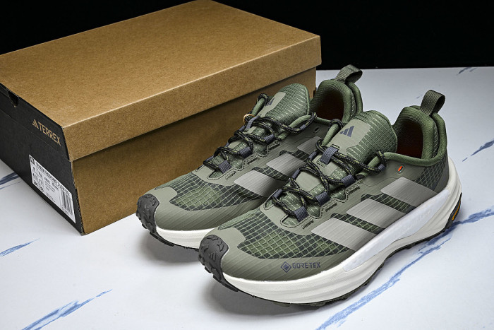 KI8276 FREEHIKER 3 LOW GTX LOW-TOP RUNNING SHOES GREEN/GREEN/GREEN