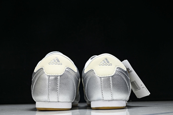 JS4023 TAEKWONDO SILVER METALLIC/OFF WHITE/GUM