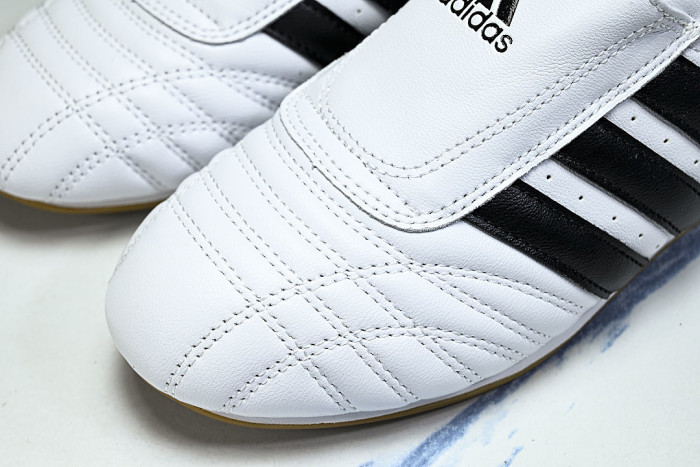 JQ4774 TAEKWONDO CLOUD WHITE/CORE BLACK/GUM