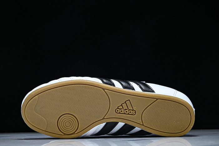 JQ4774 TAEKWONDO CLOUD WHITE/CORE BLACK/GUM