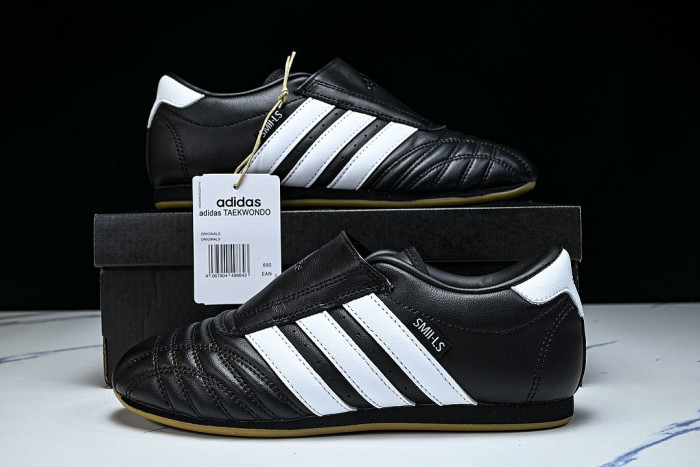 JQ4775 TAEKWONDO CORE BLACK/CLOUD WHITE/GUM