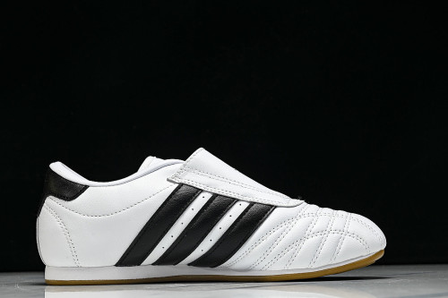 JQ4774 TAEKWONDO CLOUD WHITE/CORE BLACK/GUM