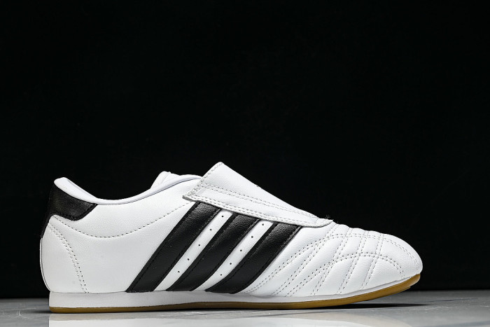 JQ4774 TAEKWONDO CLOUD WHITE/CORE BLACK/GUM