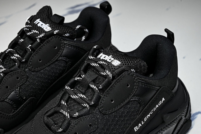 W1FB3-1001 TRIPLE S RETRO CASUAL RUNNING SHOES BLACK/BLACK/BLACK