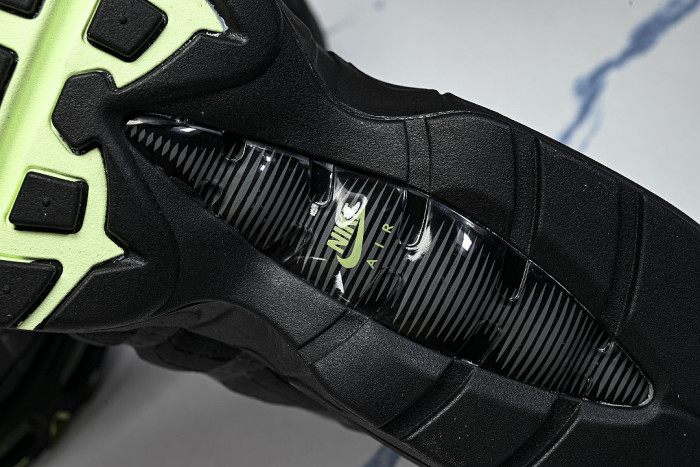 HM0622-001 AIR MAX 95 BLACK/VAPOR GREEN/ANTHRACITE/IRON GREY