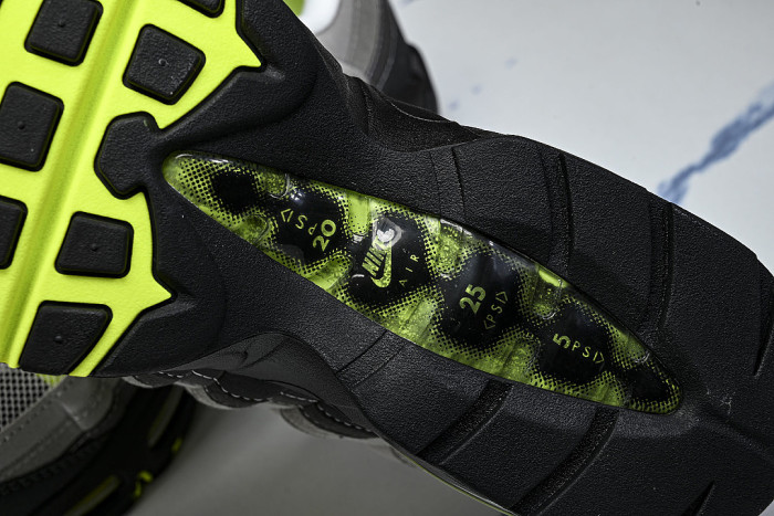 HM4740-001 AIR MAX 95 ANTI SLIP AIR CUSHIONED RUNNING SHOES LIGHT GRAY/LIGHT GREEN/BLACK