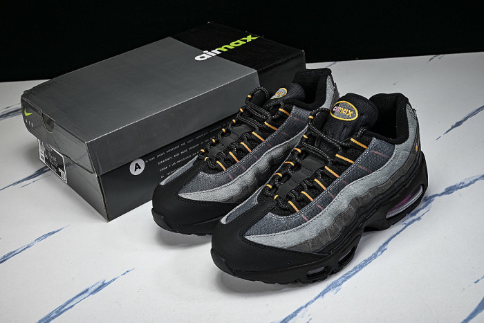 IB7683-001 AIR MAX 95 OG BLACK/SUNDIAL/ANTHRACITE/PLAYFUL PINK/WHITE