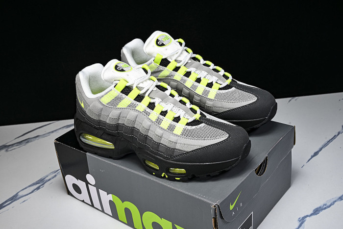 HM4740-001 AIR MAX 95 ANTI SLIP AIR CUSHIONED RUNNING SHOES LIGHT GRAY/LIGHT GREEN/BLACK