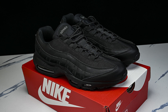 CI3705-001 AIR MAX 95 ESSENTIAL BLACK/BLACK/DARK GREY
