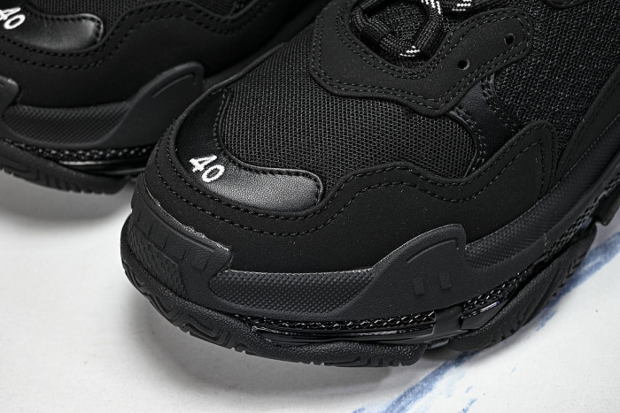 W1FB3-1001 TRIPLE S RETRO CASUAL RUNNING SHOES BLACK/BLACK/BLACK