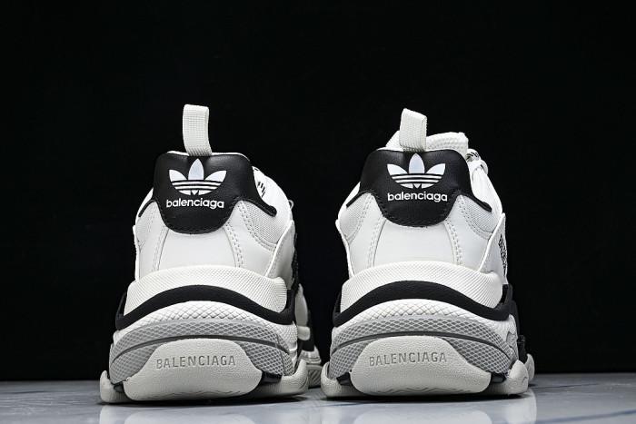 W2ZB1-9112 BALENCIAGA TRIPLE S RETRO DAD SHOES WHITE/BLACK