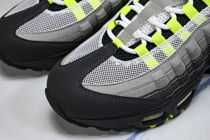 HM4740-001 AIR MAX 95 ANTI SLIP AIR CUSHIONED RUNNING SHOES LIGHT GRAY/LIGHT GREEN/BLACK