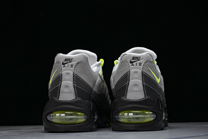 HM4740-001 AIR MAX 95 ANTI SLIP AIR CUSHIONED RUNNING SHOES LIGHT GRAY/LIGHT GREEN/BLACK