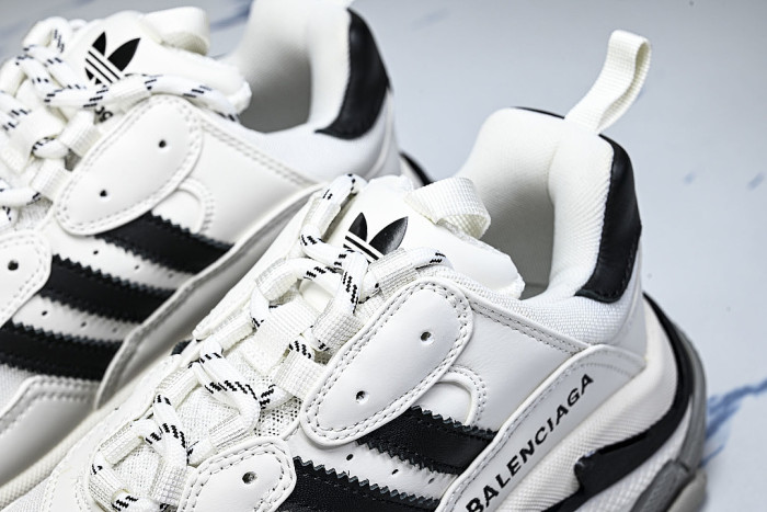 W2ZB1-9112 BALENCIAGA TRIPLE S RETRO DAD SHOES WHITE/BLACK