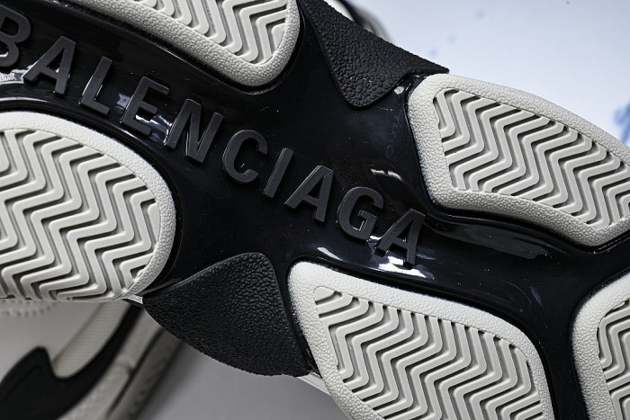 W2ZB1-9112 BALENCIAGA TRIPLE S RETRO DAD SHOES WHITE/BLACK