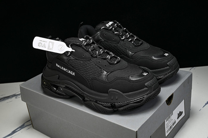 W1FB3-1001 TRIPLE S RETRO CASUAL RUNNING SHOES BLACK/BLACK/BLACK