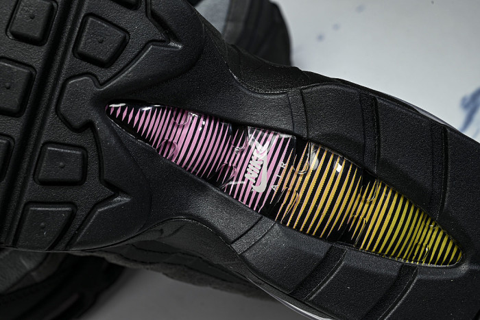 IB7683-001 AIR MAX 95 OG BLACK/SUNDIAL/ANTHRACITE/PLAYFUL PINK/WHITE