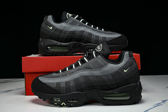 HM0622-001 AIR MAX 95 BLACK/VAPOR GREEN/ANTHRACITE/IRON GREY