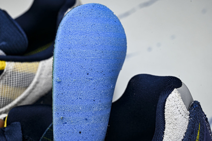 HQ8492-400 AIR MAX 95 SB OBSIDIAN / SPEED YELLOW