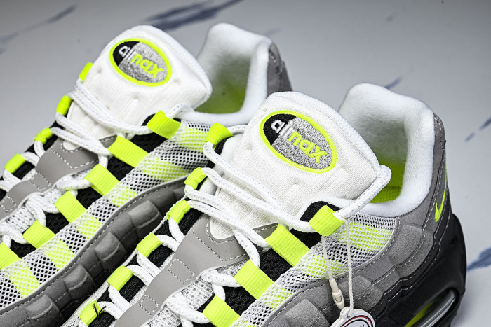 HM4740-001 AIR MAX 95 ANTI SLIP AIR CUSHIONED RUNNING SHOES LIGHT GRAY/LIGHT GREEN/BLACK