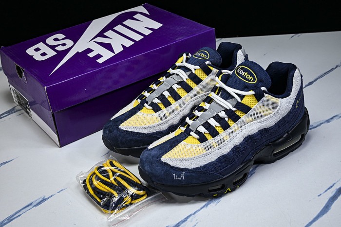 HQ8492-400 AIR MAX 95 SB OBSIDIAN / SPEED YELLOW