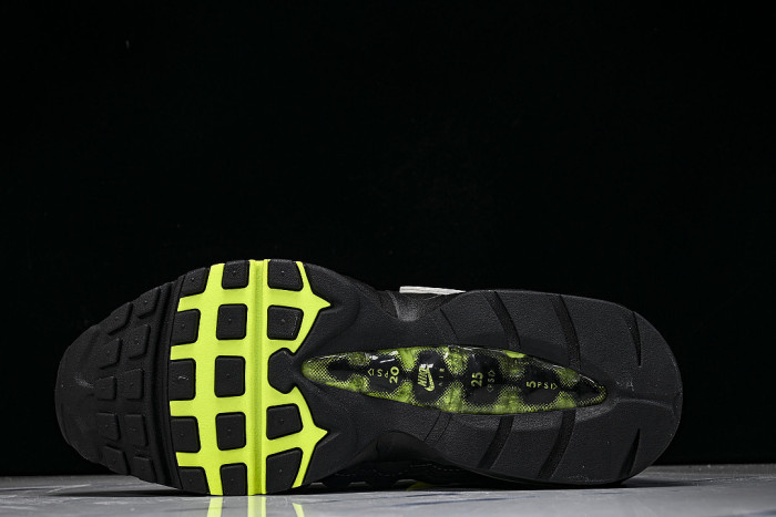 HM4740-001 AIR MAX 95 ANTI SLIP AIR CUSHIONED RUNNING SHOES LIGHT GRAY/LIGHT GREEN/BLACK