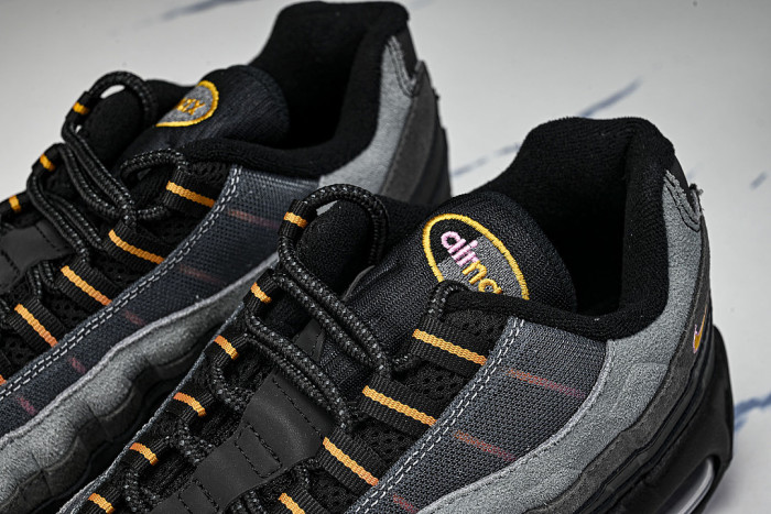 IB7683-001 AIR MAX 95 OG BLACK/SUNDIAL/ANTHRACITE/PLAYFUL PINK/WHITE