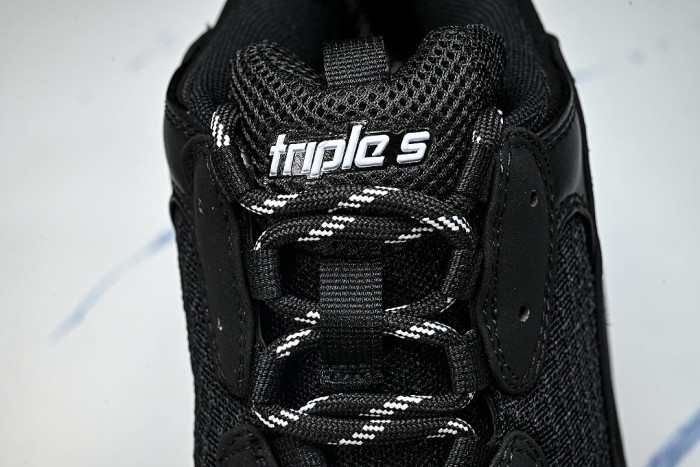 W1FB3-1001 TRIPLE S RETRO CASUAL RUNNING SHOES BLACK/BLACK/BLACK