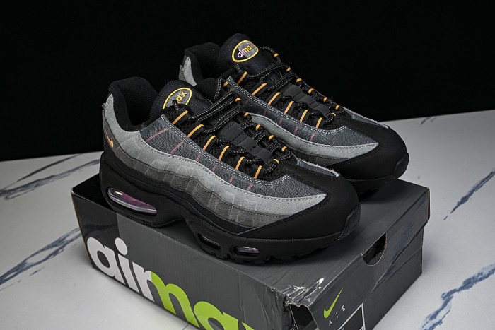 IB7683-001 AIR MAX 95 OG BLACK/SUNDIAL/ANTHRACITE/PLAYFUL PINK/WHITE