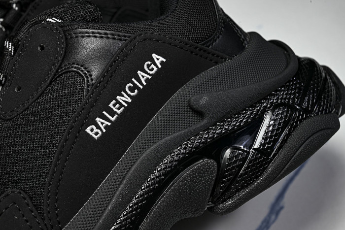 W1FB3-1001 TRIPLE S RETRO CASUAL RUNNING SHOES BLACK/BLACK/BLACK