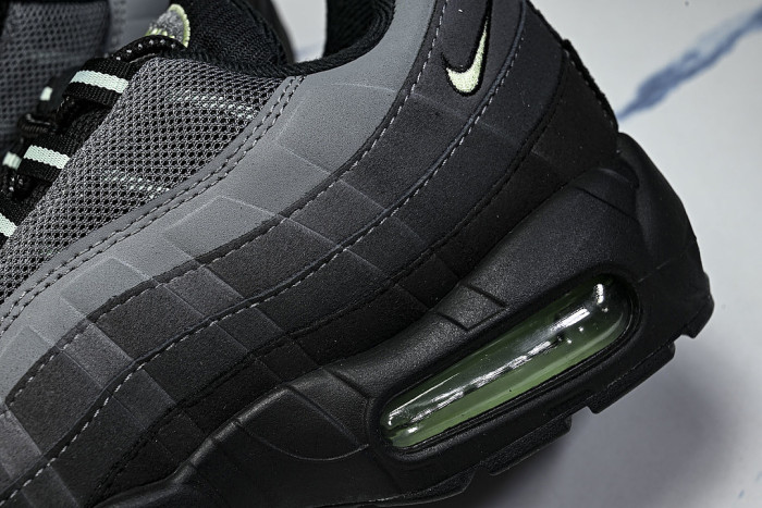 HM0622-001 AIR MAX 95 BLACK/VAPOR GREEN/ANTHRACITE/IRON GREY