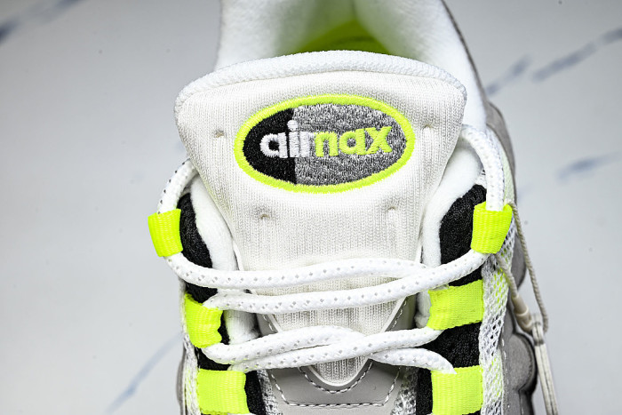 HM4740-001 AIR MAX 95 ANTI SLIP AIR CUSHIONED RUNNING SHOES LIGHT GRAY/LIGHT GREEN/BLACK